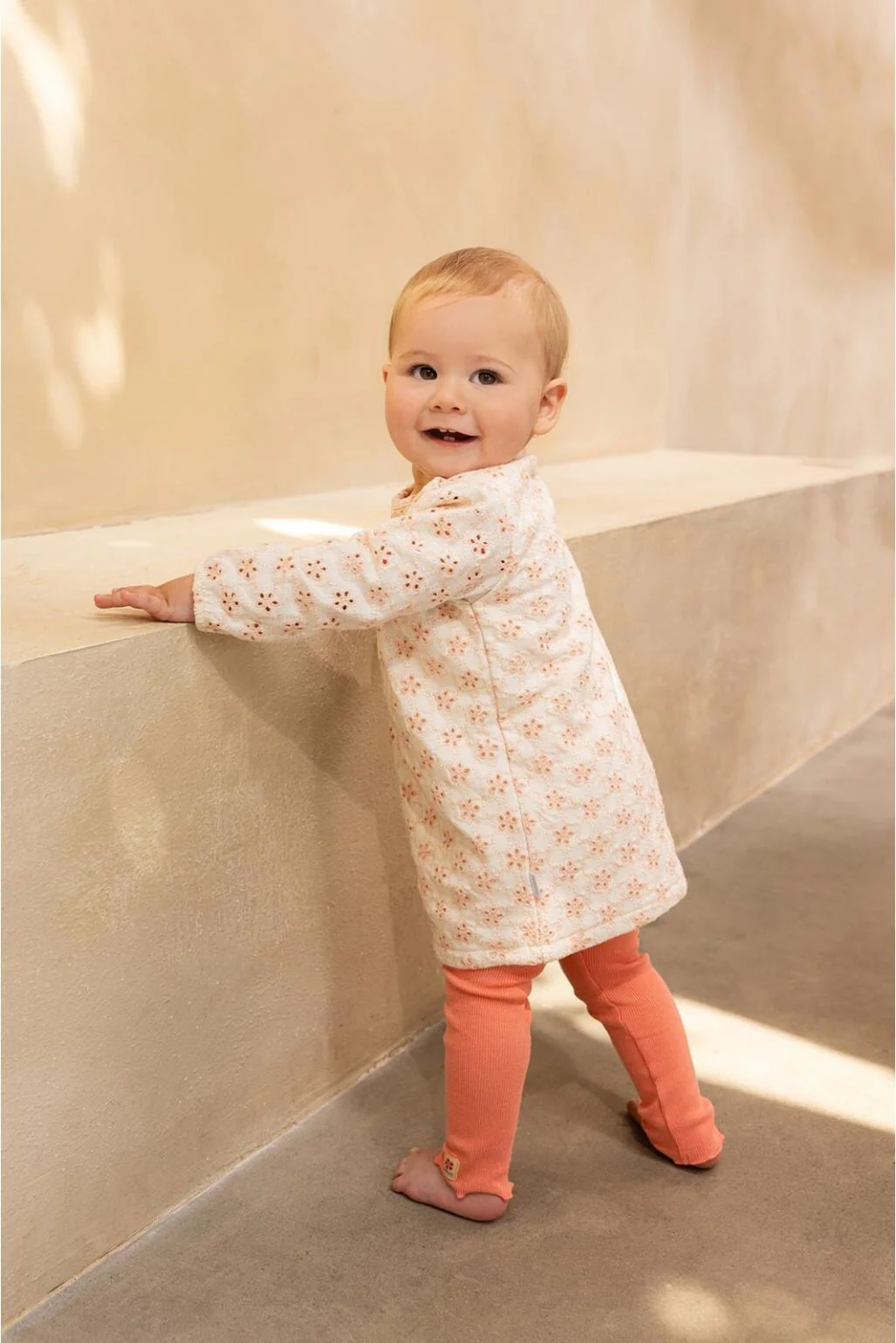 Robe Miles - Rose, blanc et dentelle floral - Noppies – Image 2